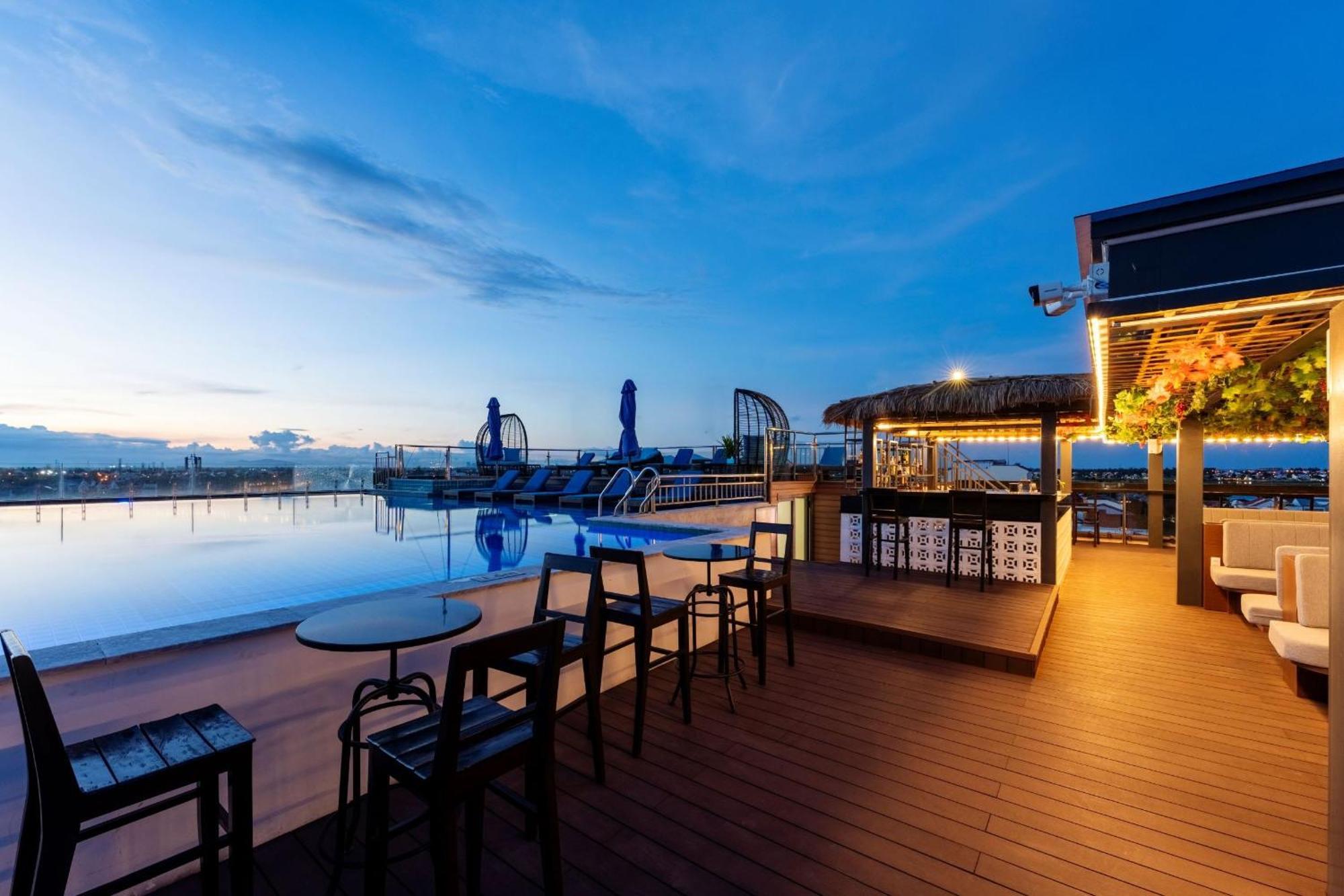 Qualia De Hotel Hoi An - Rooftop Bar City View Exteriör bild